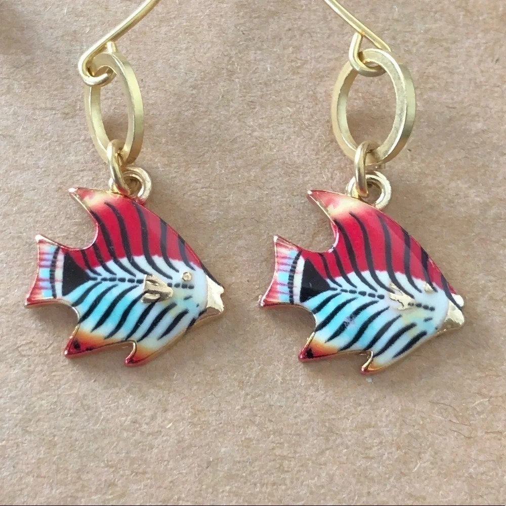 New Lightweight Gold Tone Wire Dangly Tropical Angel Fish Earrings Fashion Beach